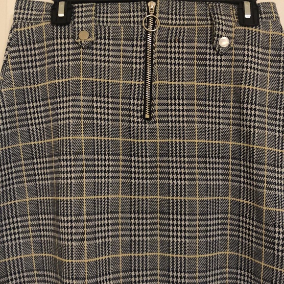 Plaid Mini Skirt 💛🖤 Clueless vibes - Picture 3 of 9